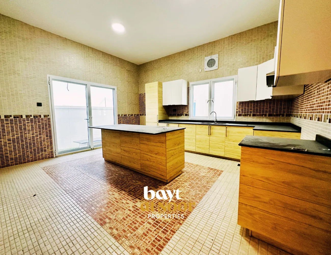 For Rent: Spacious 4+1 Bedroom Villa in Prime Location Madinat Al Illam | REF SS3054