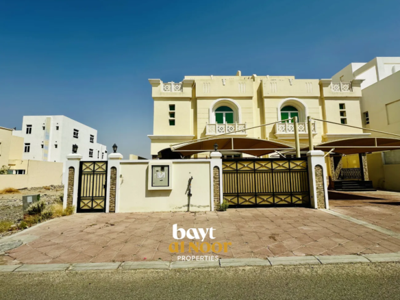 For Rent: Spacious 6-Bedroom Villa with Multiple Parking | REF SS3059