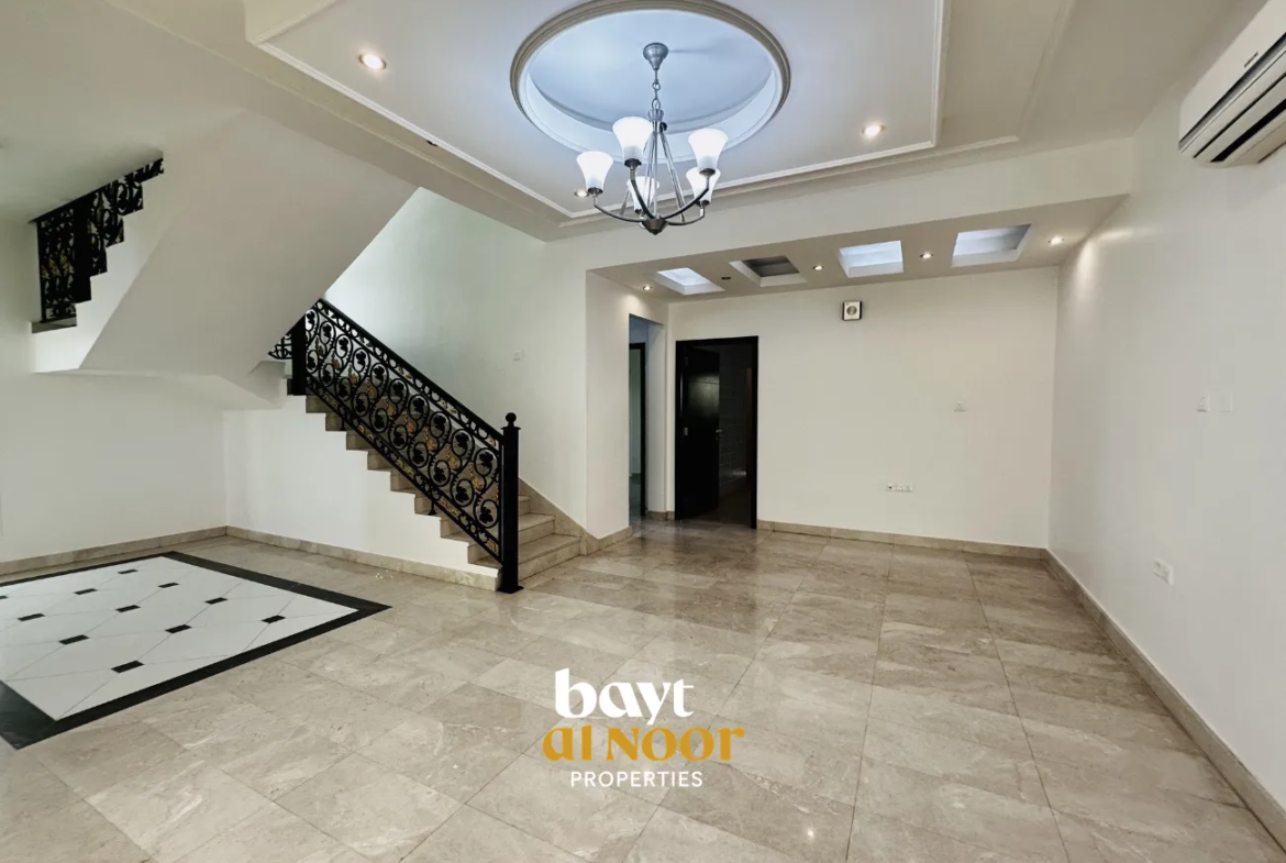 For Rent: Spacious 6-Bedroom Villa with Multiple Parking | REF SS3059
