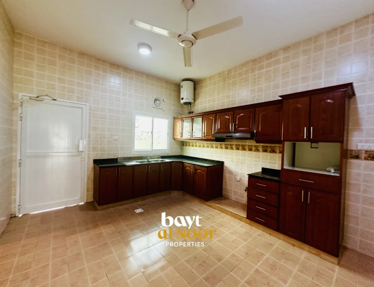 For Rent: Spacious 6-Bedroom Villa with Multiple Parking | REF SS3059