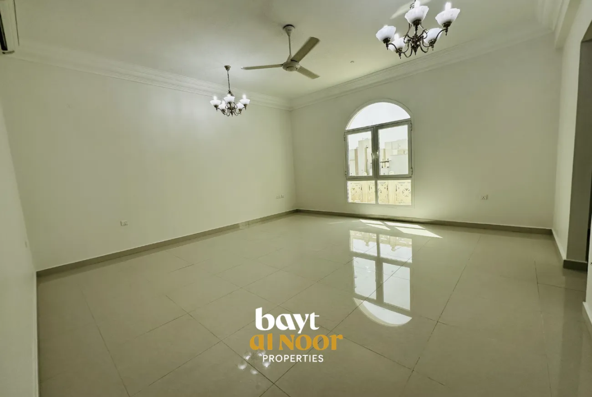 For Rent: Spacious 6-Bedroom Villa with Multiple Parking | REF SS3059