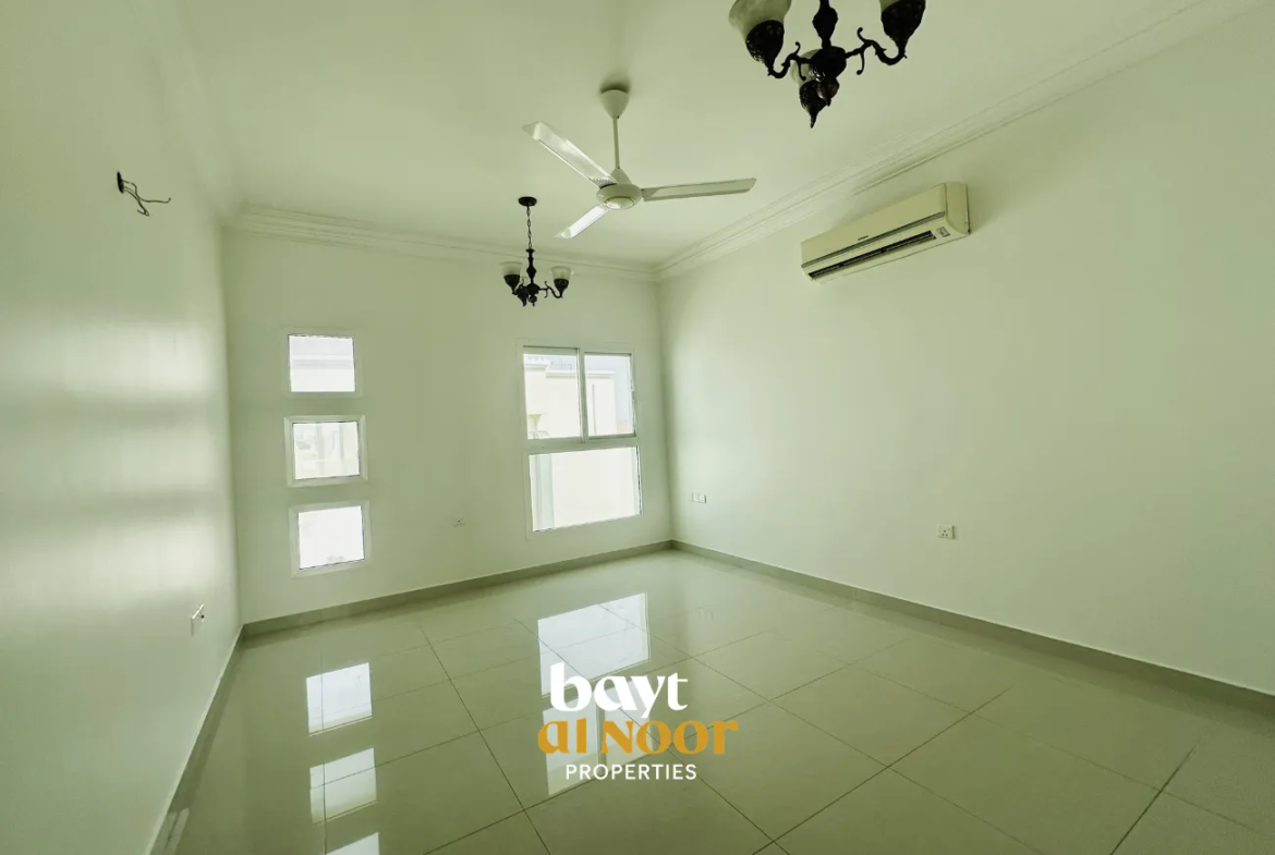 For Rent: Spacious 6-Bedroom Villa with Multiple Parking | REF SS3059