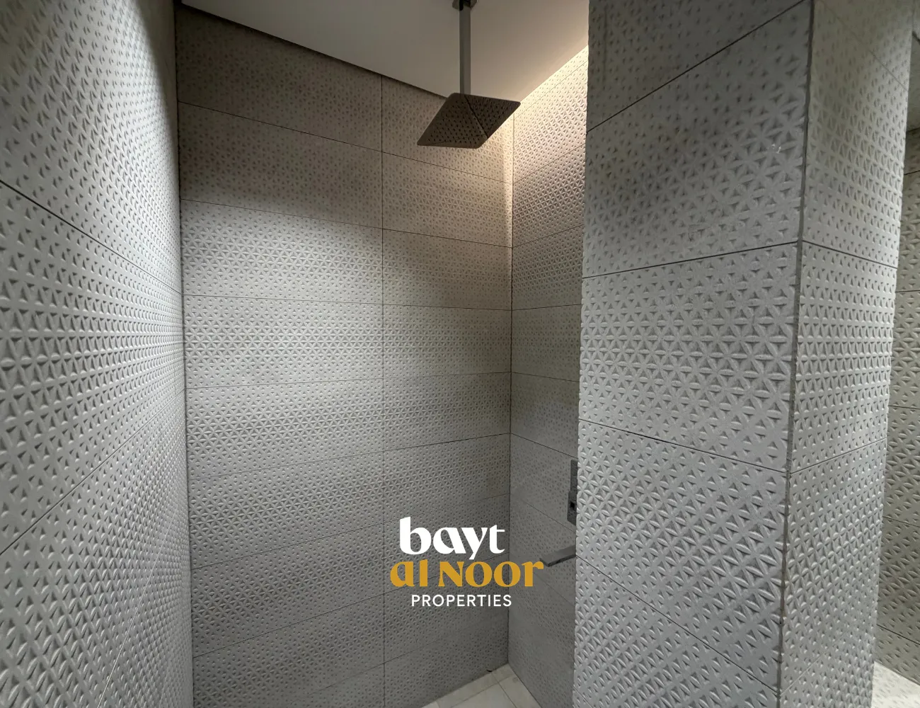 For Sale: Spacious 6-Bedroom Villa with Modern Layout & Shaded Parking | REF SS3053