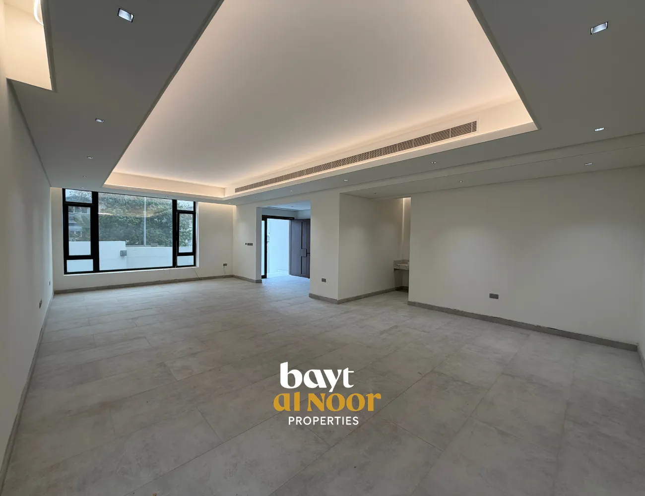 For Sale: Spacious 6-Bedroom Villa with Modern Layout & Shaded Parking | REF SS3053
