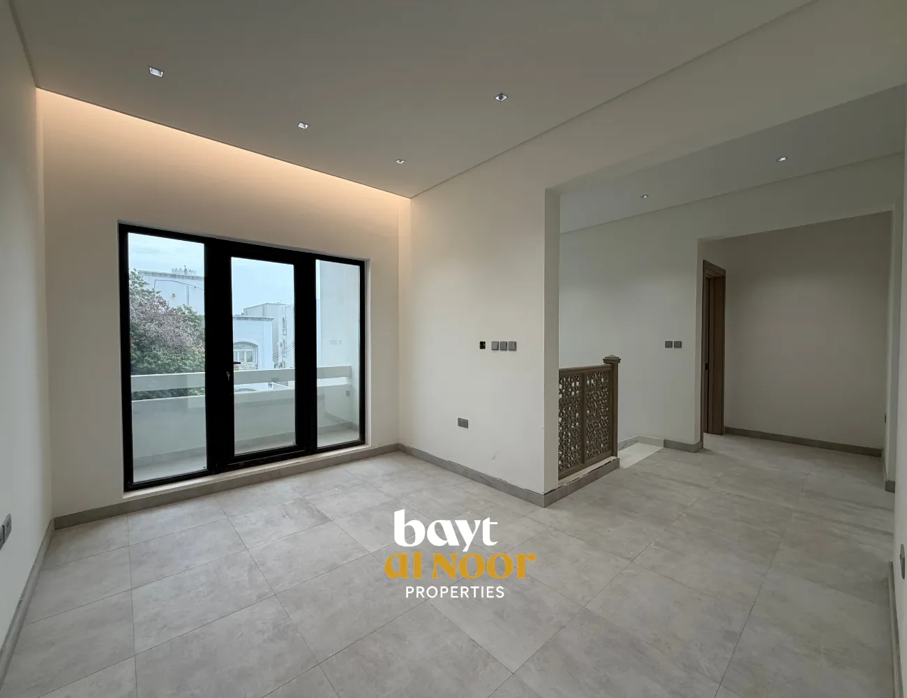 For Sale: Spacious 6-Bedroom Villa with Modern Layout & Shaded Parking | REF SS3053