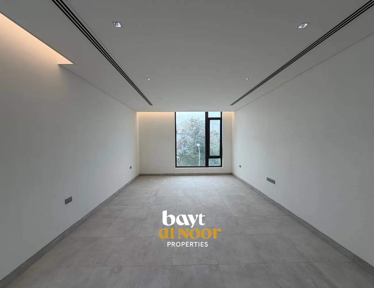 For Sale: Spacious 6-Bedroom Villa with Modern Layout & Shaded Parking | REF SS3053