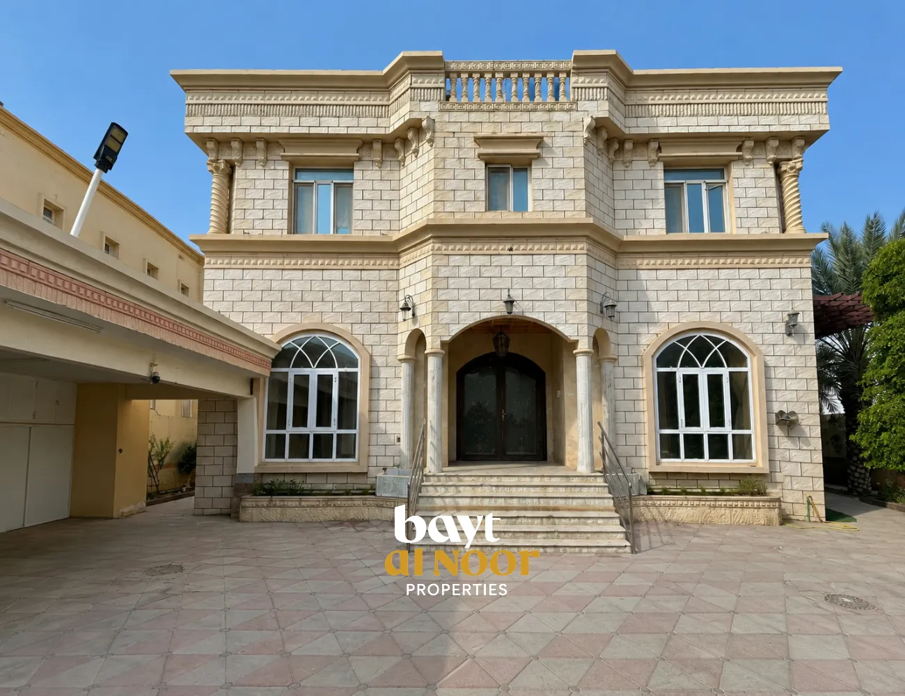 For Rent: Spacious 8+1 Bedroom Standalone Villa with Generous Parking in Maabilah | REF SS3081