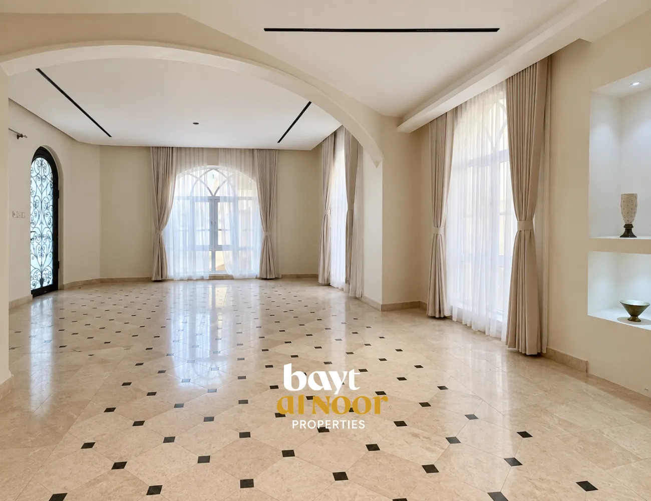 For Rent: Spacious 8+1 Bedroom Standalone Villa with Generous Parking in Maabilah | REF SS3081