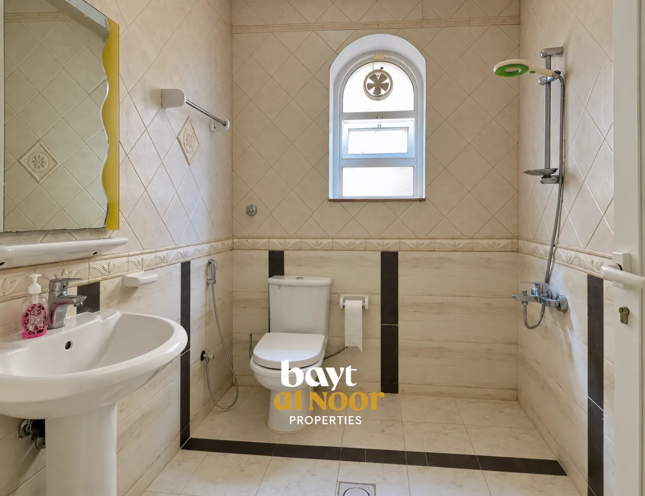 For Rent: Spacious 8+1 Bedroom Standalone Villa with Generous Parking in Maabilah | REF SS3081