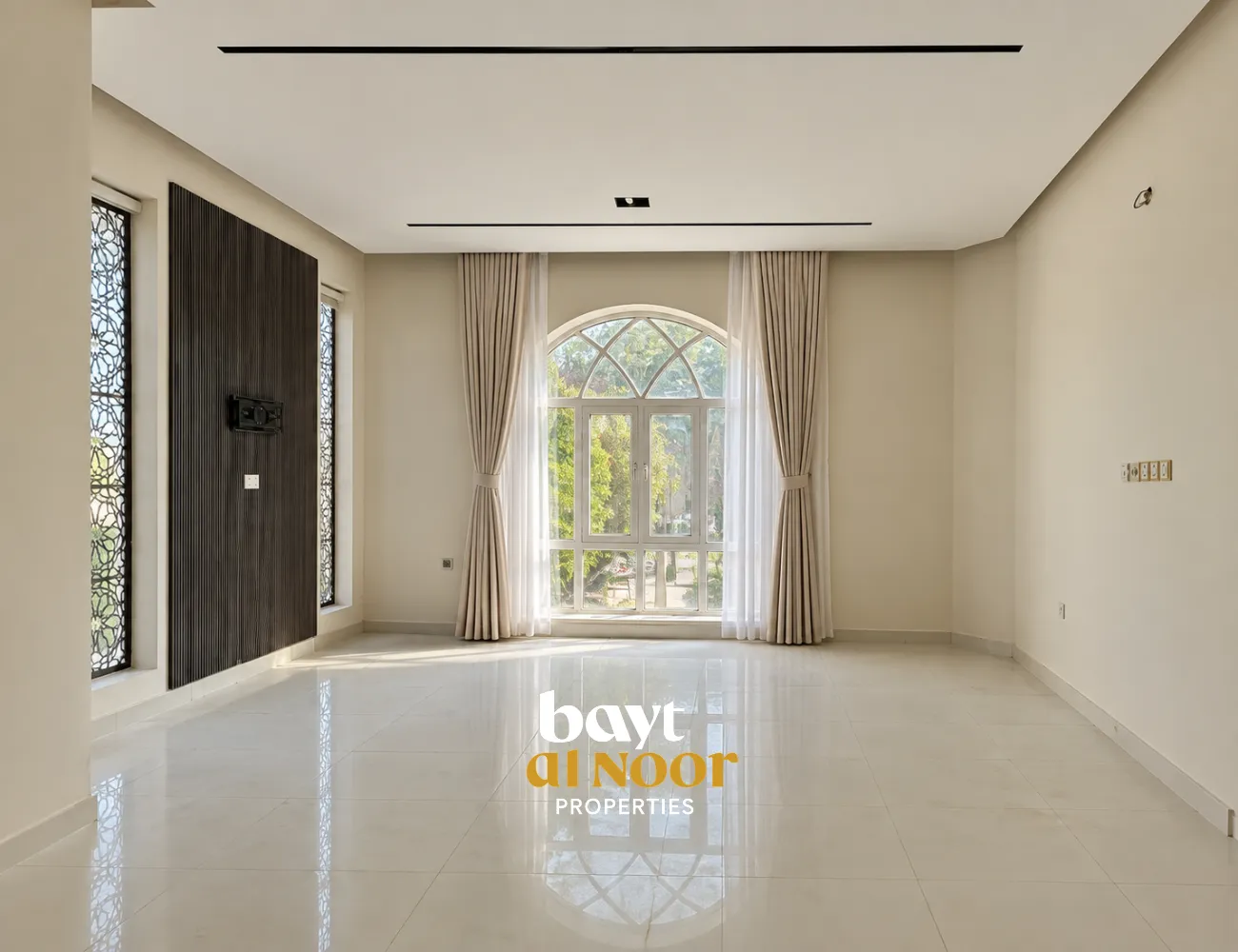 For Rent: Spacious 8+1 Bedroom Standalone Villa with Generous Parking in Maabilah | REF SS3081
