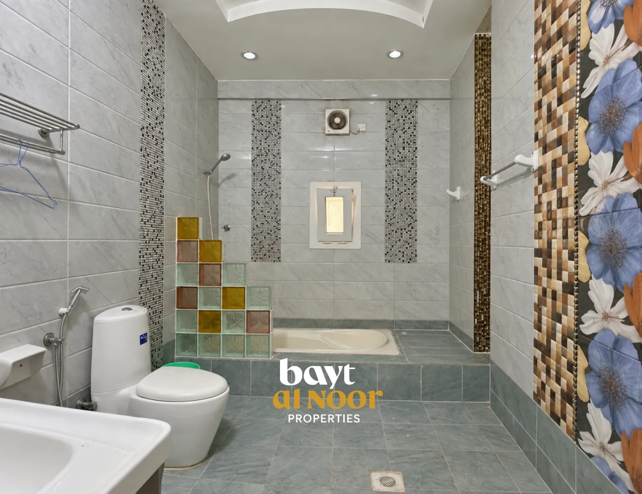 For Rent: Spacious 8+1 Bedroom Standalone Villa with Generous Parking in Maabilah | REF SS3081