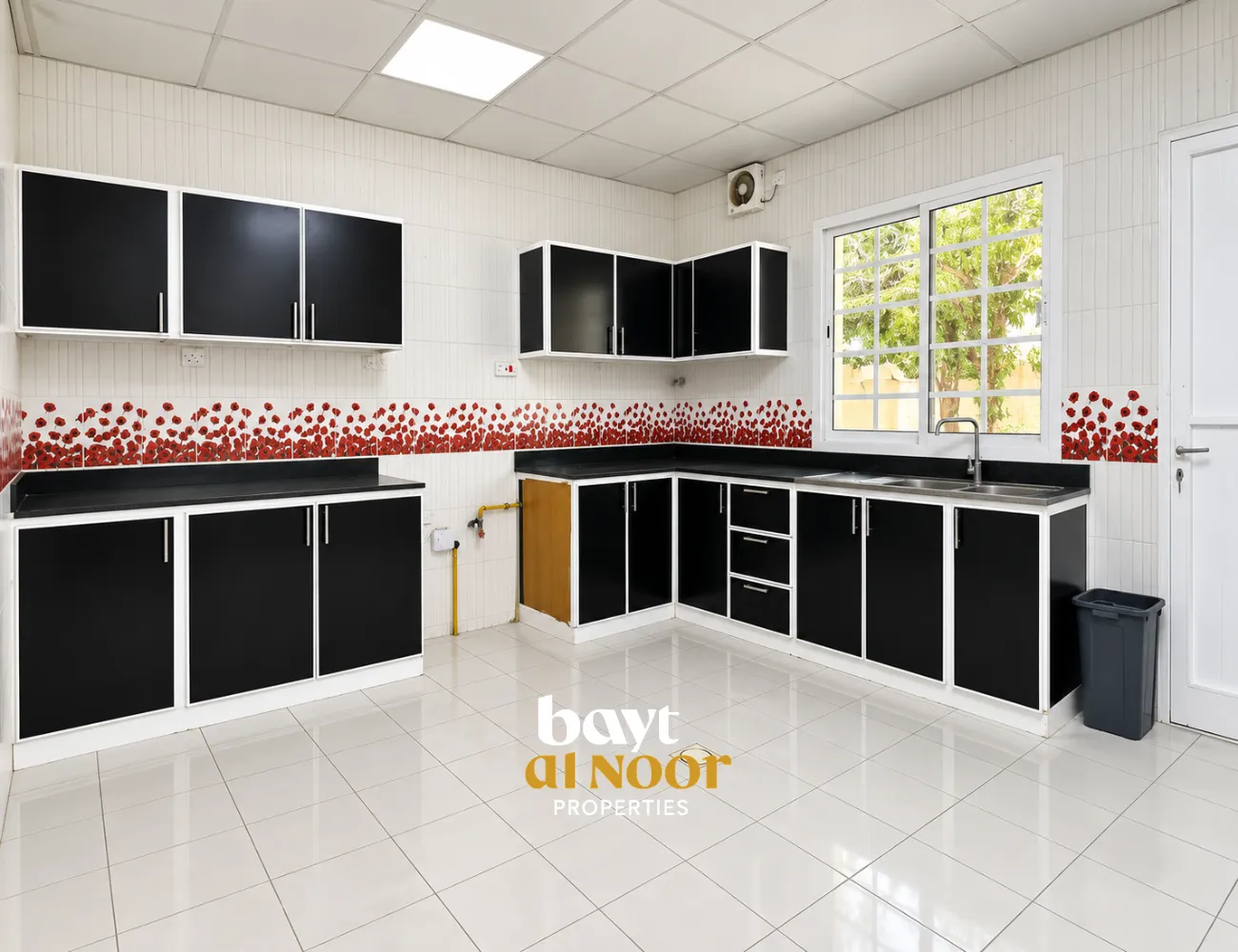 For Rent: Spacious 5-Bedroom Townhouse with Indoor & Outdoor Parking | REF SS3084