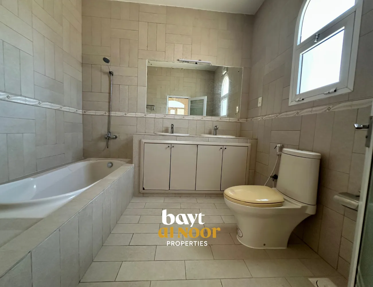 For Rent: Spacious 5-Bedroom Commercial Villa with Ample Parking | REF SS3085