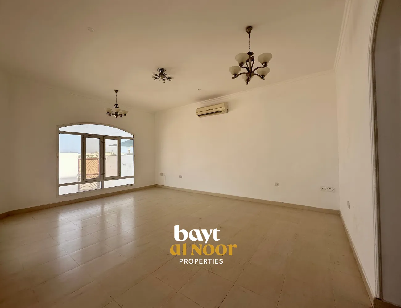 For Rent: Spacious 5-Bedroom Commercial Villa with Ample Parking | REF SS3085