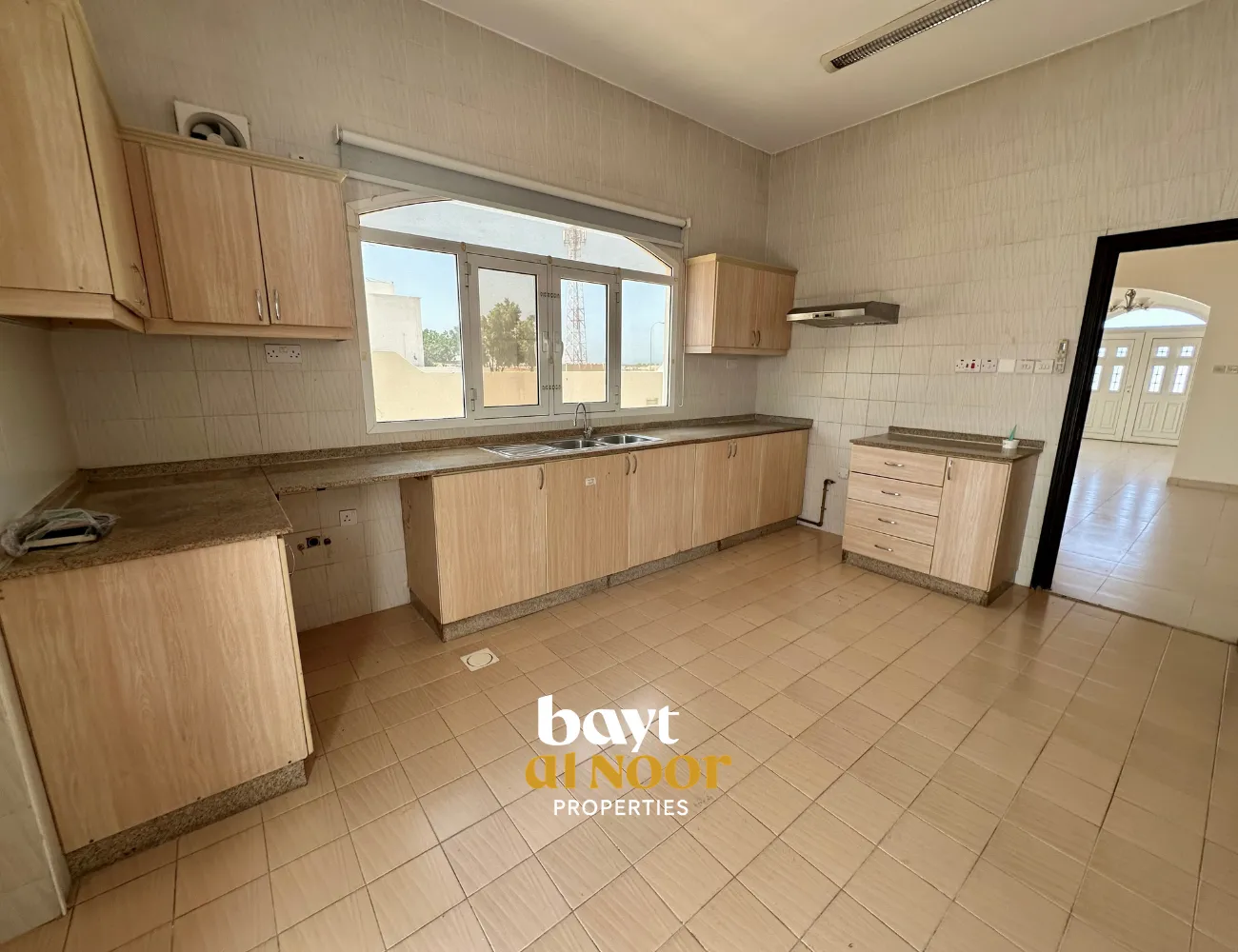 For Rent: Spacious 5-Bedroom Commercial Villa with Ample Parking | REF SS3085