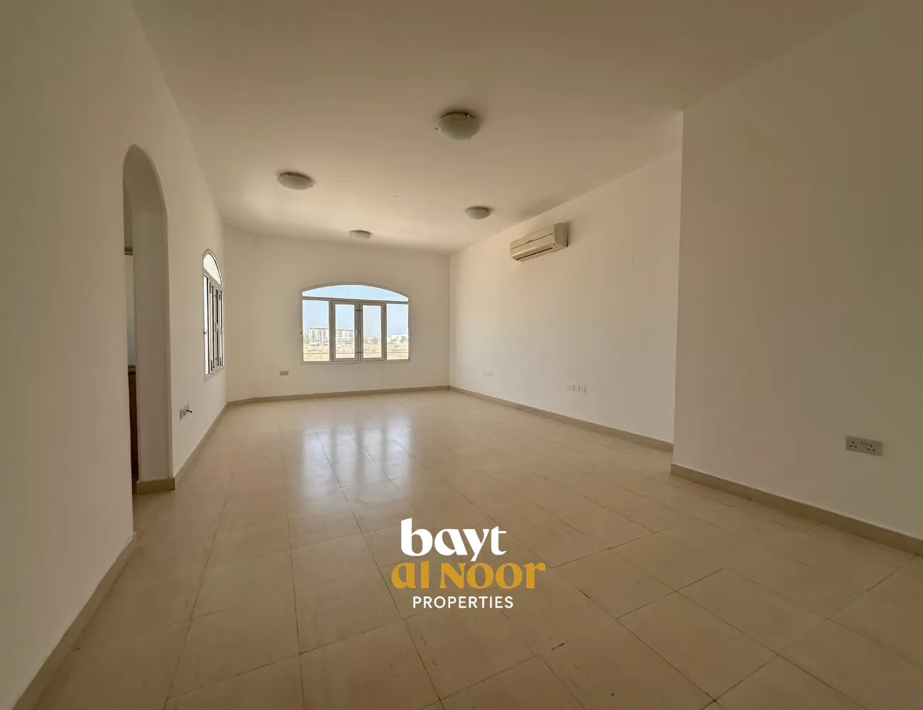 For Rent: Spacious 5-Bedroom Commercial Villa with Ample Parking | REF SS3085