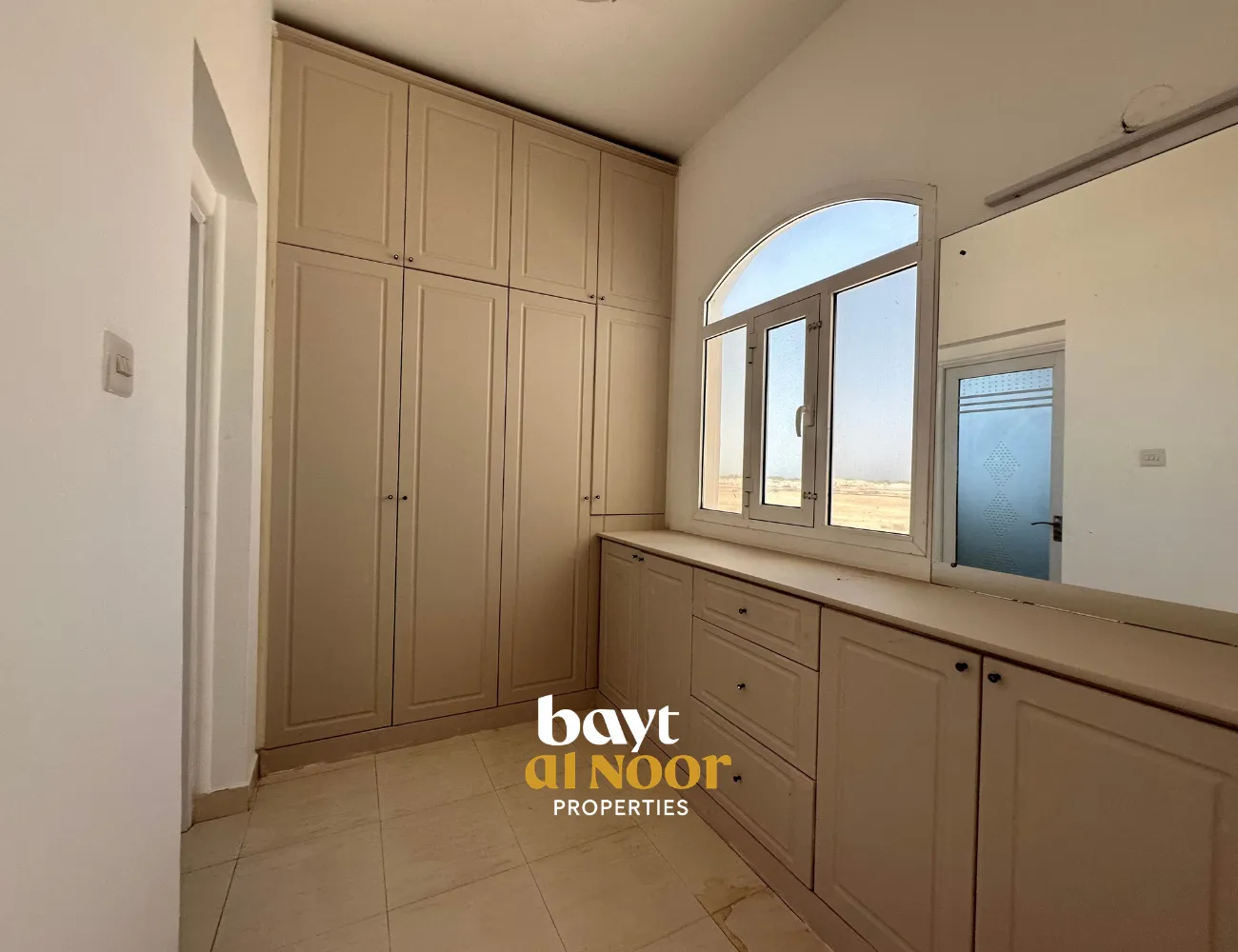 For Rent: Spacious 5-Bedroom Commercial Villa with Ample Parking | REF SS3085